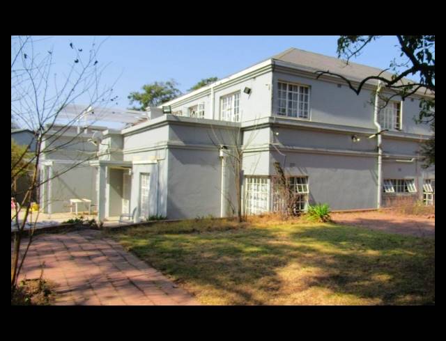 6 BEDROOM GATED ESTATE FOR SALE IN STRATHAVON